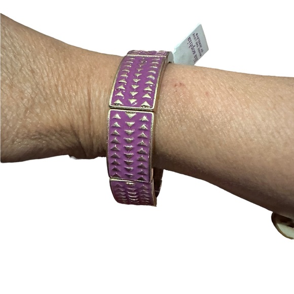 Lia Sophia Gold and Purple Arrow Design Stretch Bracelet - Picture 4 of 5